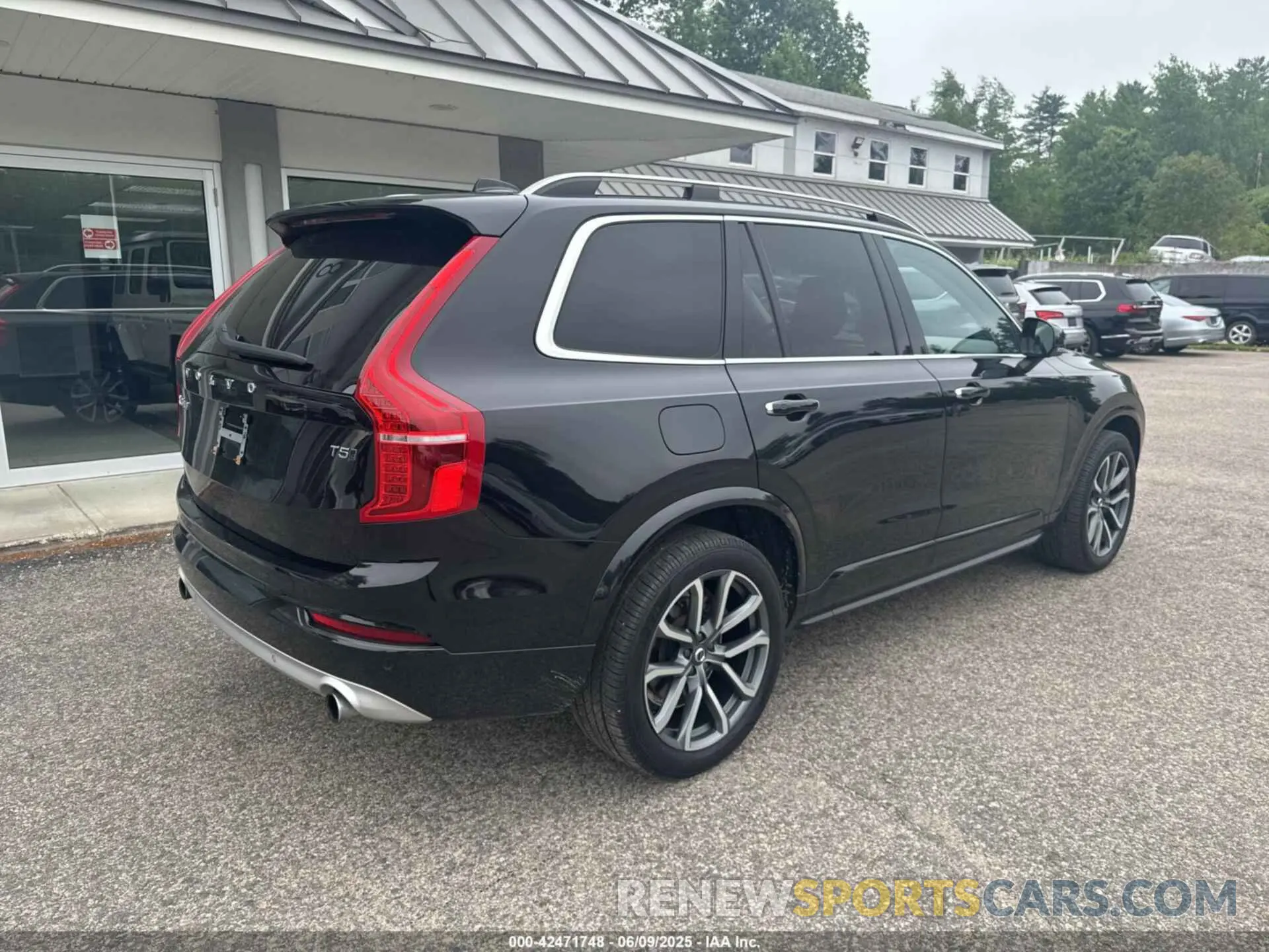 4 Photograph of a damaged car YV4102PK2K1487459 VOLVO XC90 2019