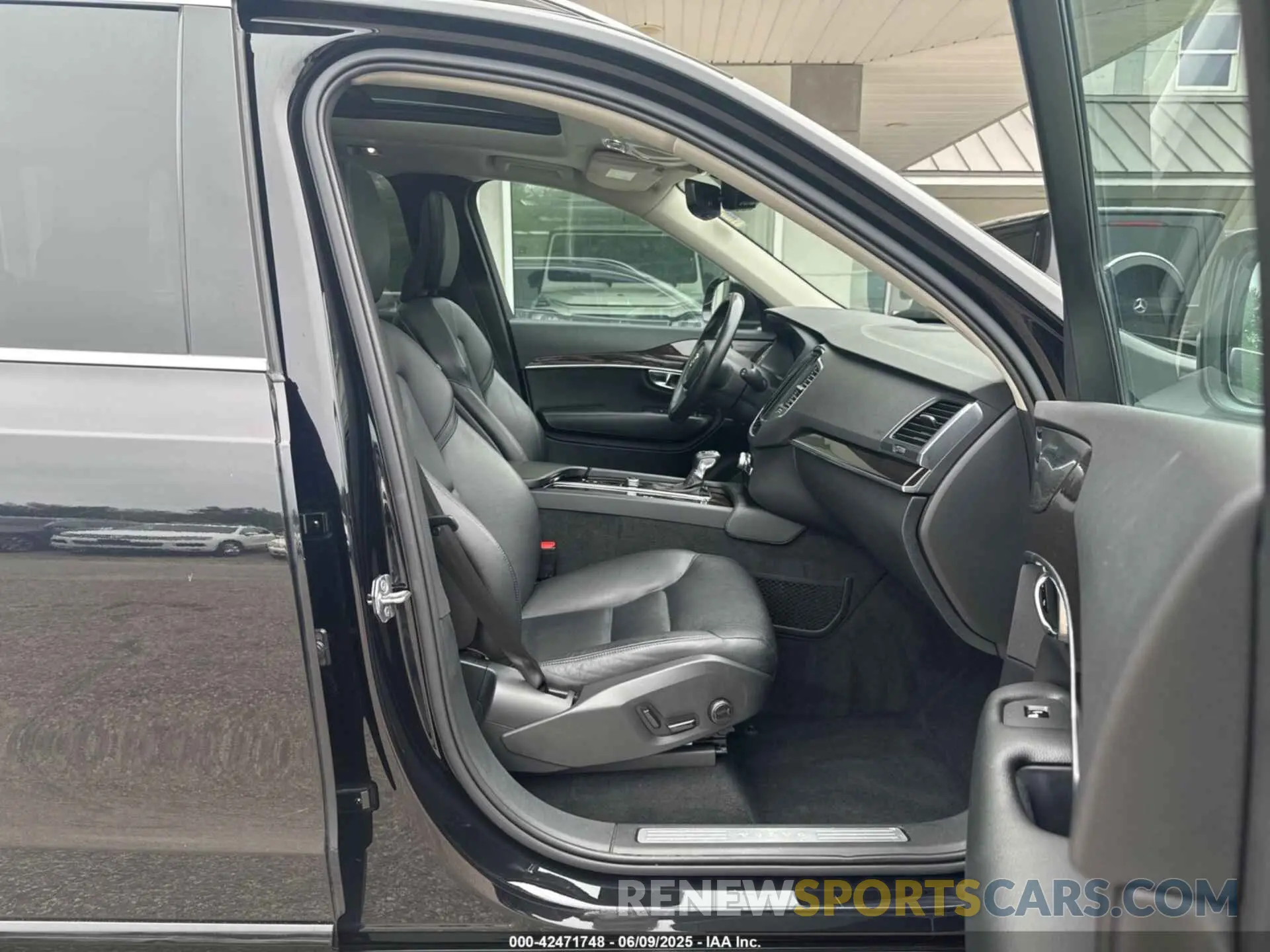 5 Photograph of a damaged car YV4102PK2K1487459 VOLVO XC90 2019