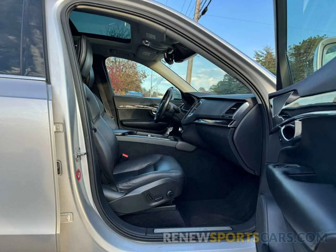 5 Photograph of a damaged car YV4102PK5K1422766 VOLVO XC90 2019