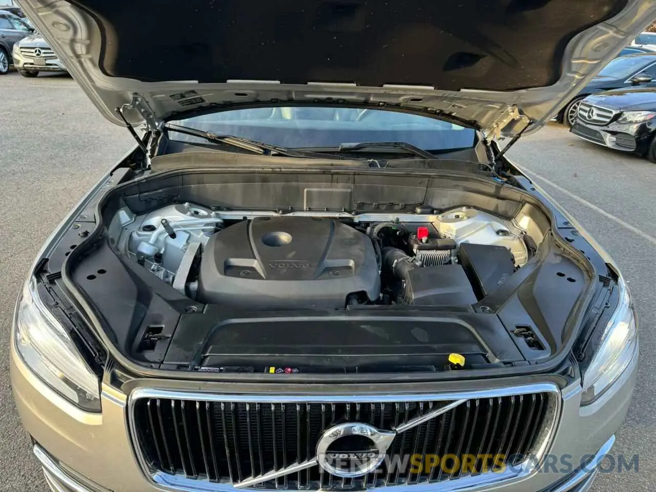 8 Photograph of a damaged car YV4102PK5K1422766 VOLVO XC90 2019