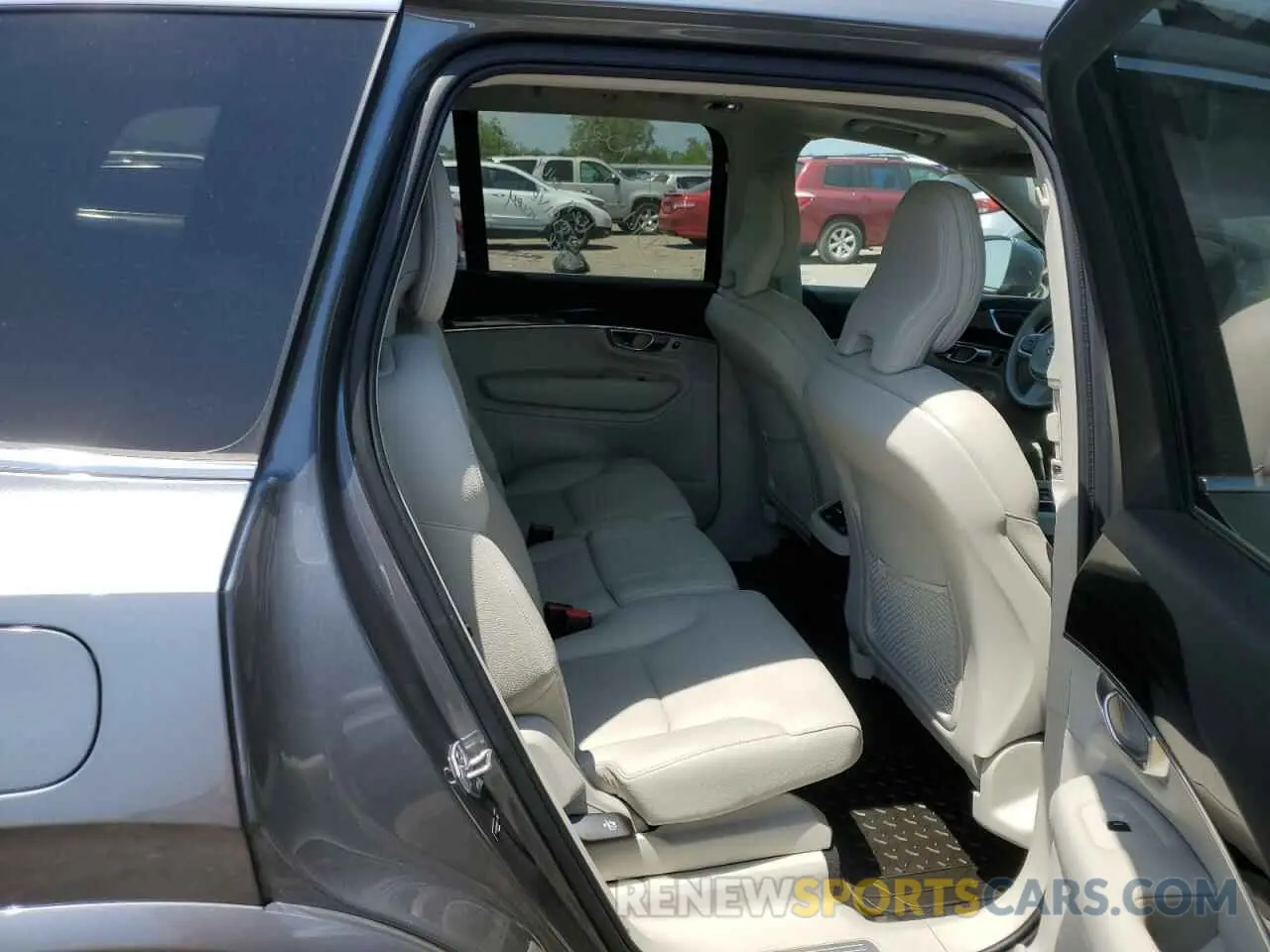 11 Photograph of a damaged car YV4102PK9K1499883 VOLVO XC90 2019