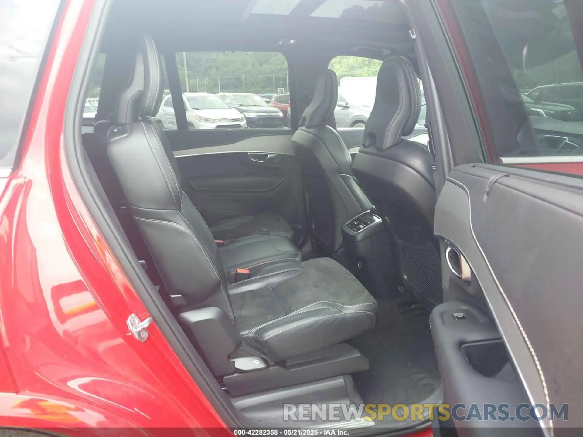 8 Photograph of a damaged car YV4102PM5K1469488 VOLVO XC90 2019