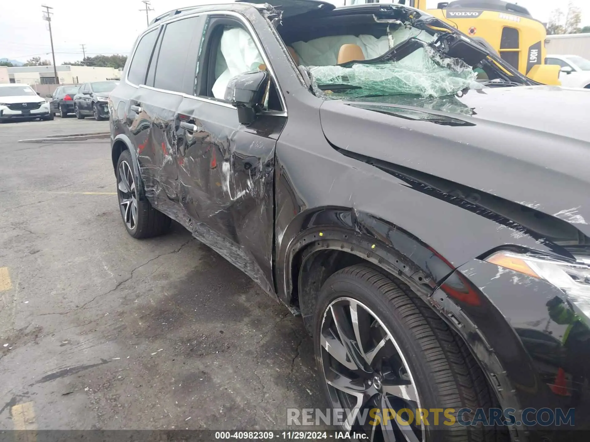17 Photograph of a damaged car YV4A22PK1K1479394 VOLVO XC90 2019