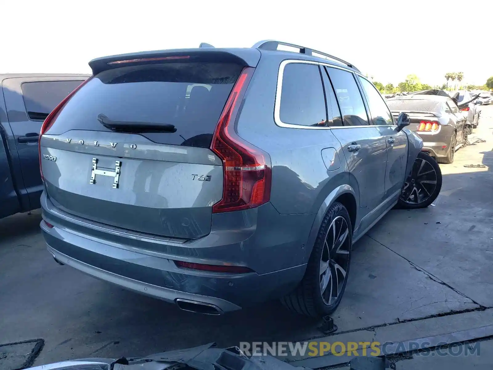 4 Photograph of a damaged car YV4A22PKXK1487915 VOLVO XC90 2019