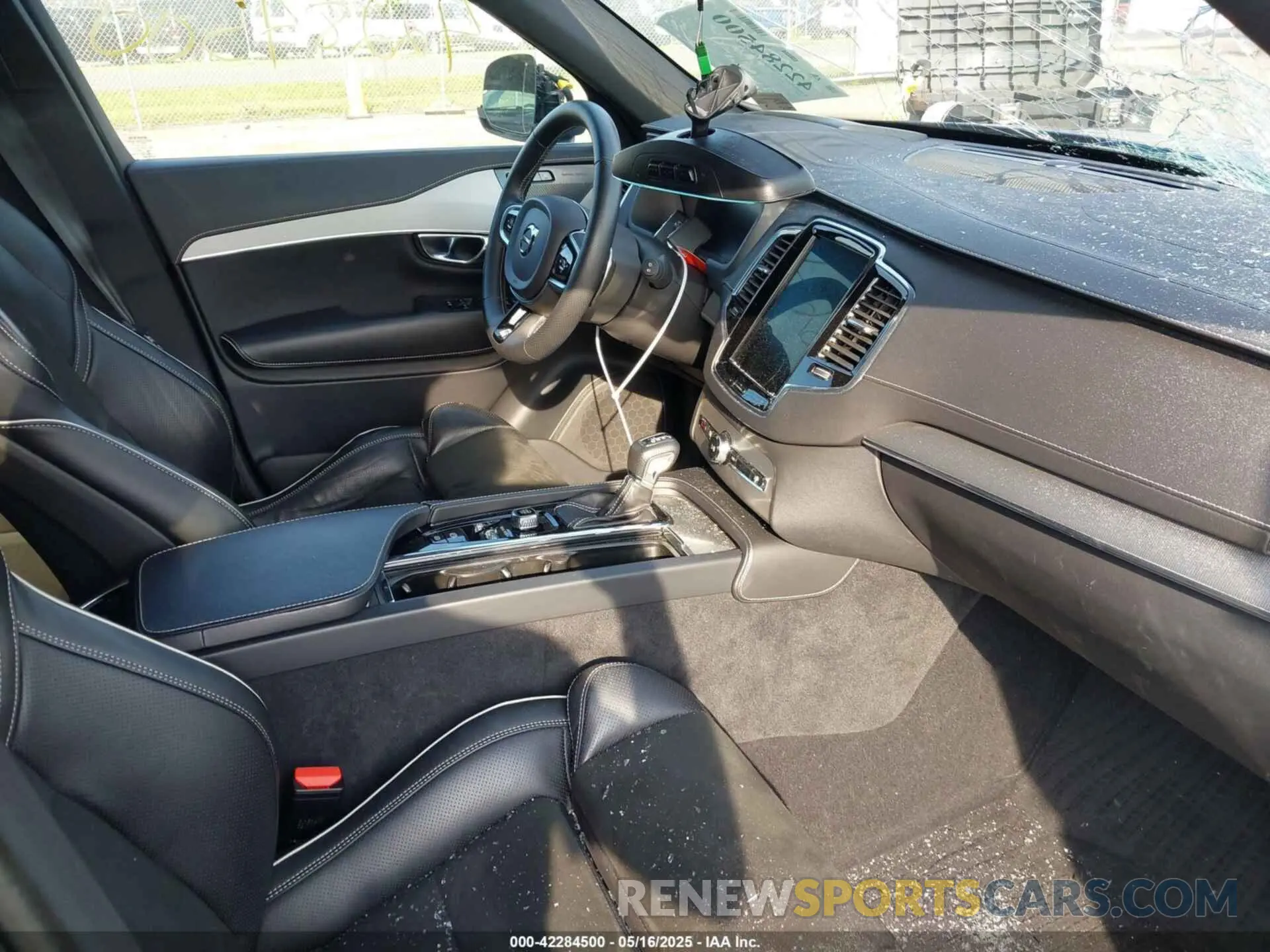 5 Photograph of a damaged car YV4A22PM5K1429793 VOLVO XC90 2019