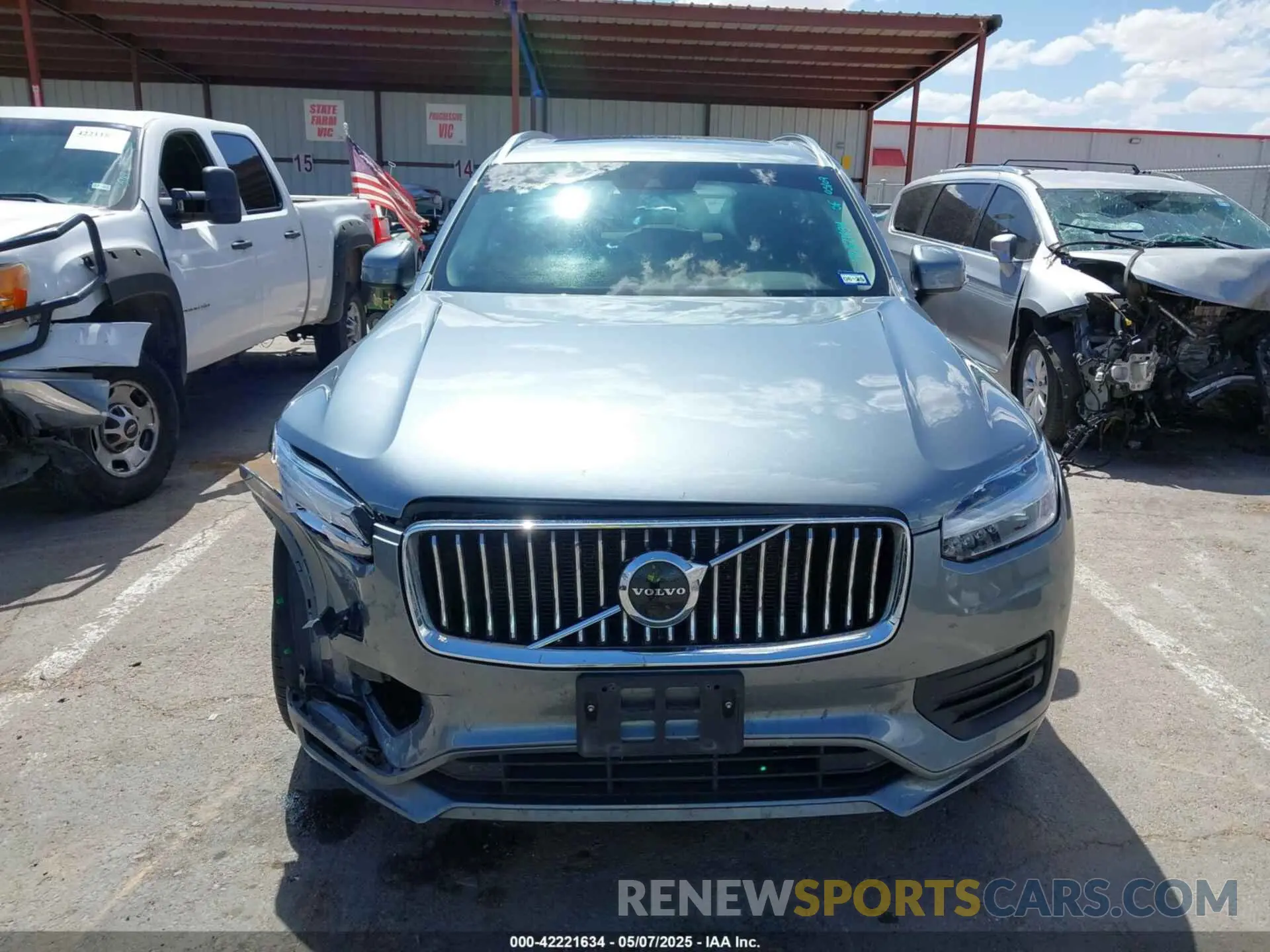 12 Photograph of a damaged car YV4102CK0L1601885 VOLVO XC90 2020