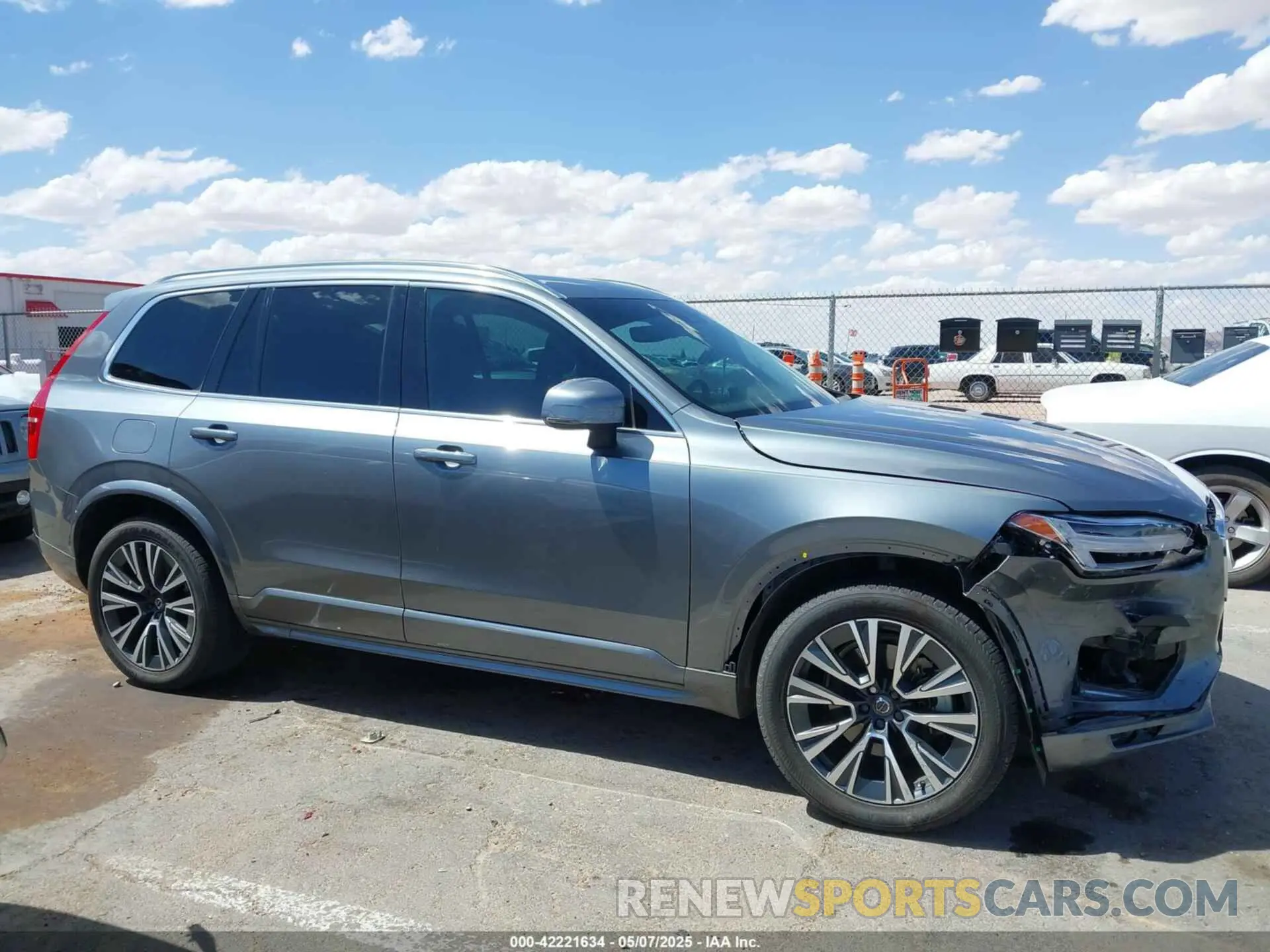 13 Photograph of a damaged car YV4102CK0L1601885 VOLVO XC90 2020