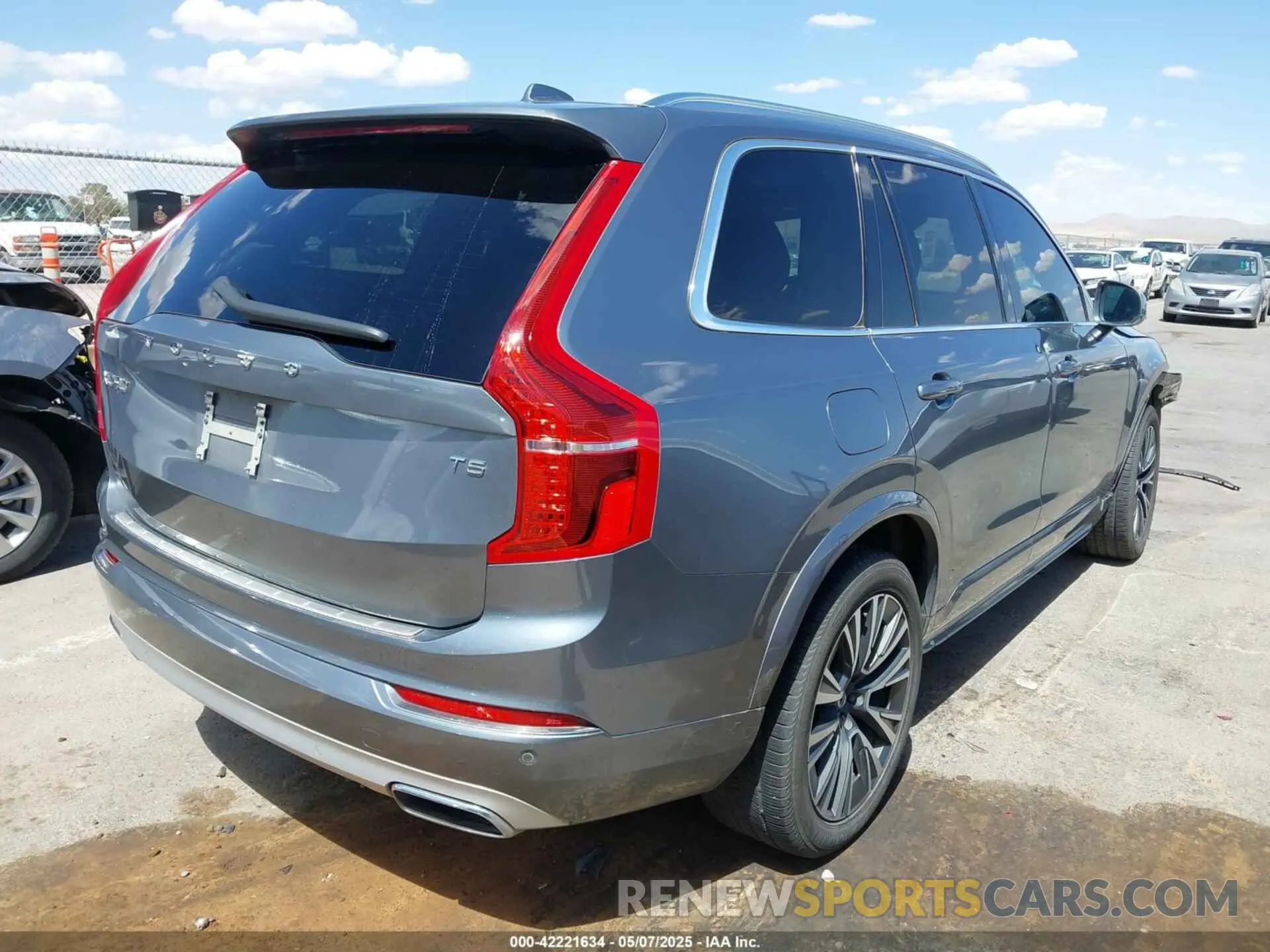 4 Photograph of a damaged car YV4102CK0L1601885 VOLVO XC90 2020