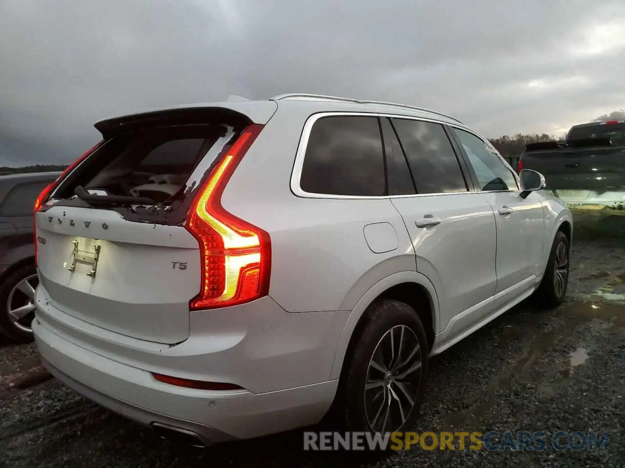 3 Photograph of a damaged car YV4102CK4L1598280 VOLVO XC90 2020