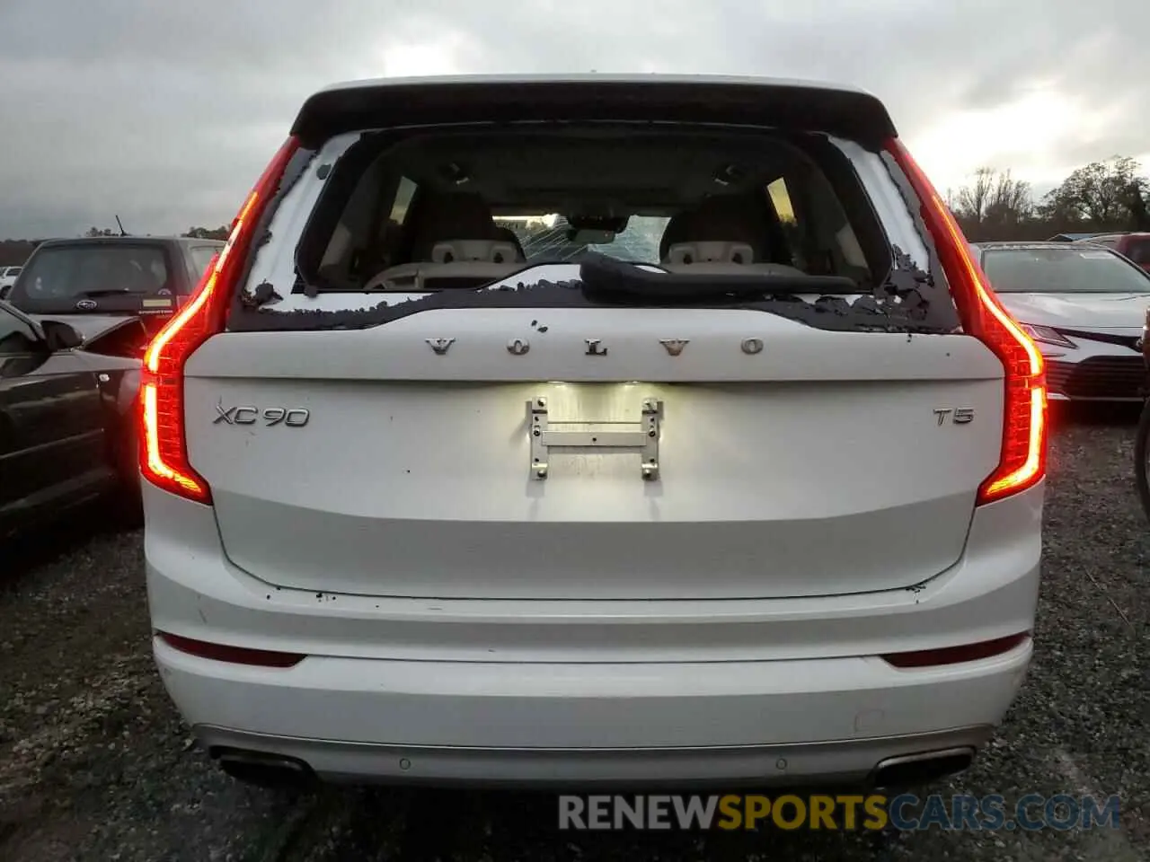 6 Photograph of a damaged car YV4102CK4L1598280 VOLVO XC90 2020