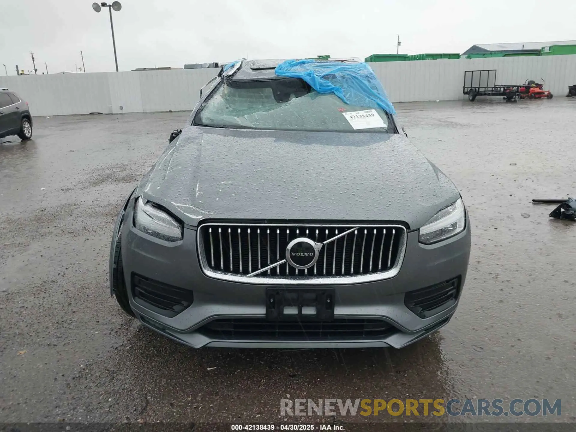 12 Photograph of a damaged car YV4102CK7L1617596 VOLVO XC90 2020