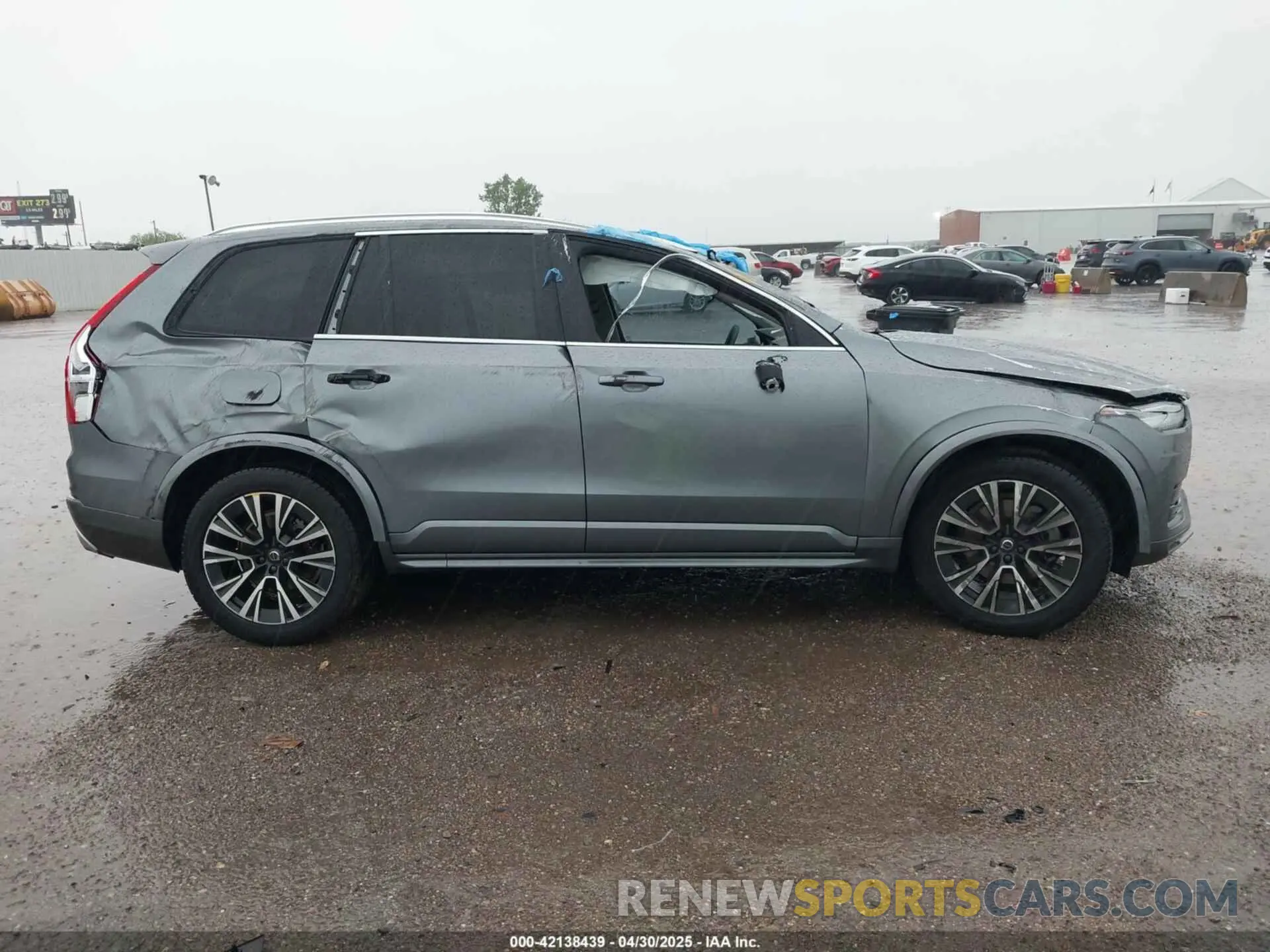 13 Photograph of a damaged car YV4102CK7L1617596 VOLVO XC90 2020