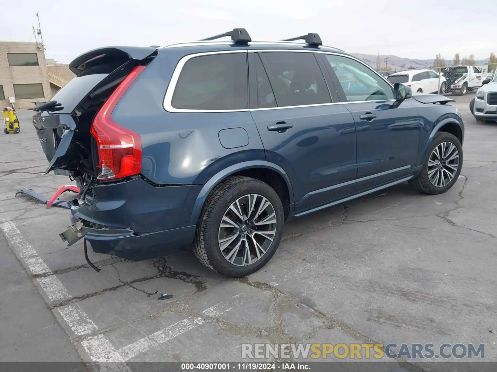 4 Photograph of a damaged car YV4102PK0L1541357 VOLVO XC90 2020