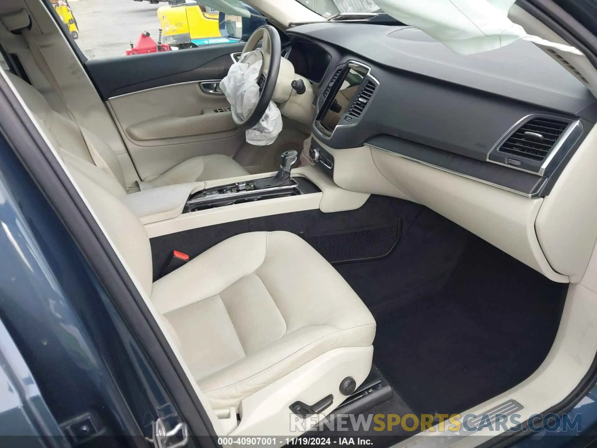 5 Photograph of a damaged car YV4102PK0L1541357 VOLVO XC90 2020