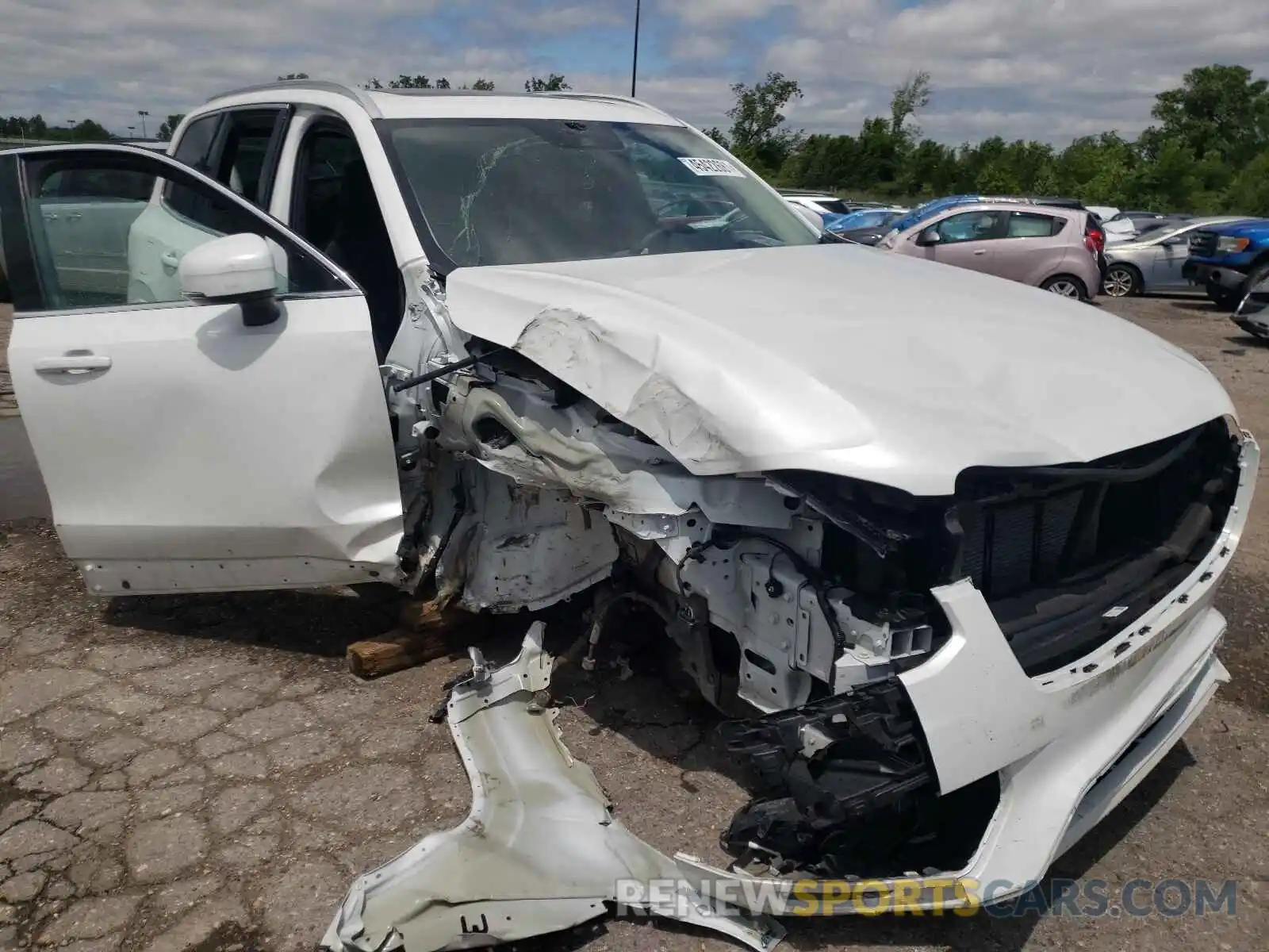 1 Photograph of a damaged car YV4102PK2L1619766 VOLVO XC90 2020