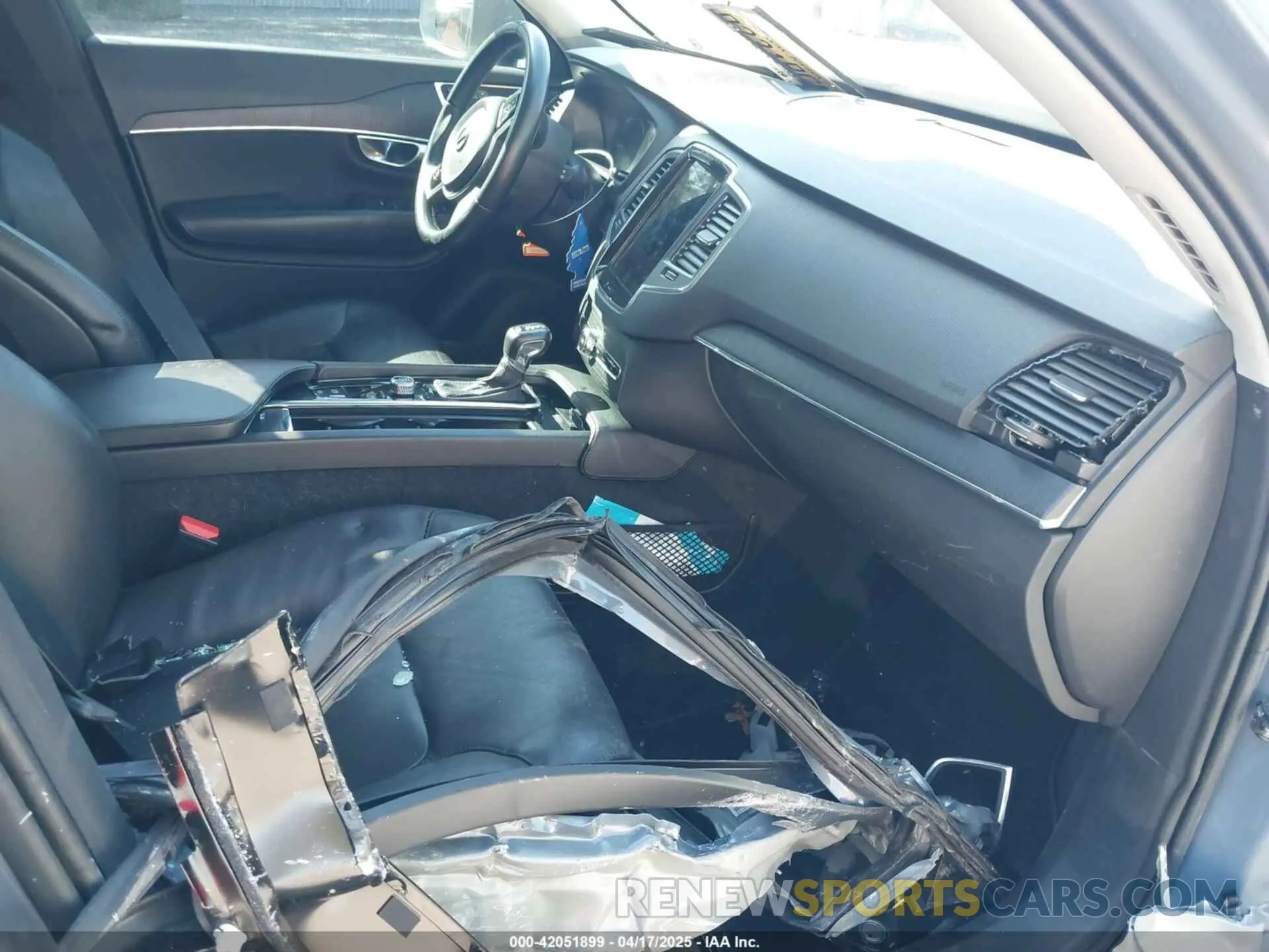 5 Photograph of a damaged car YV4102PK6L1545039 VOLVO XC90 2020