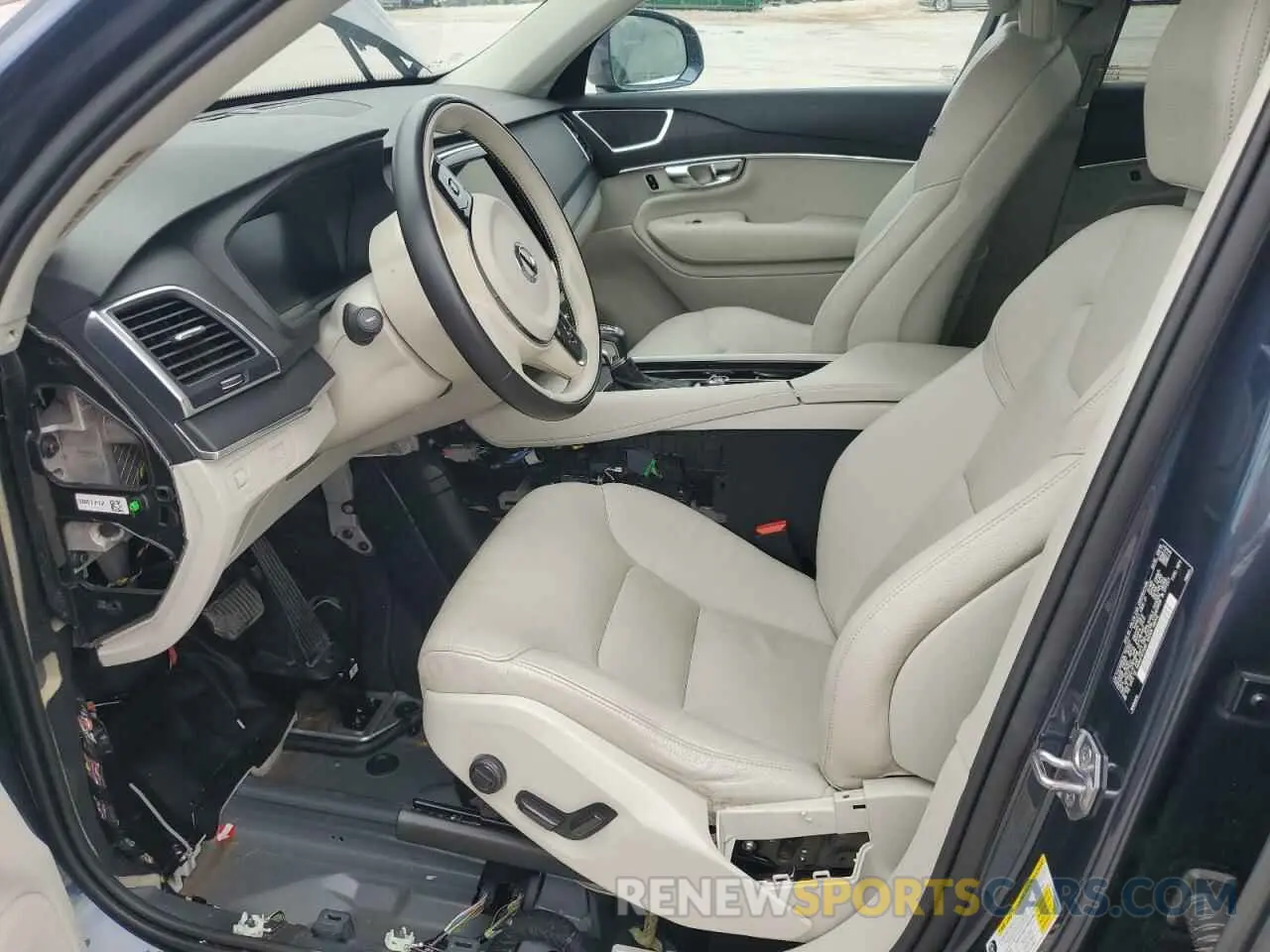 7 Photograph of a damaged car YV4102PK6L1565033 VOLVO XC90 2020