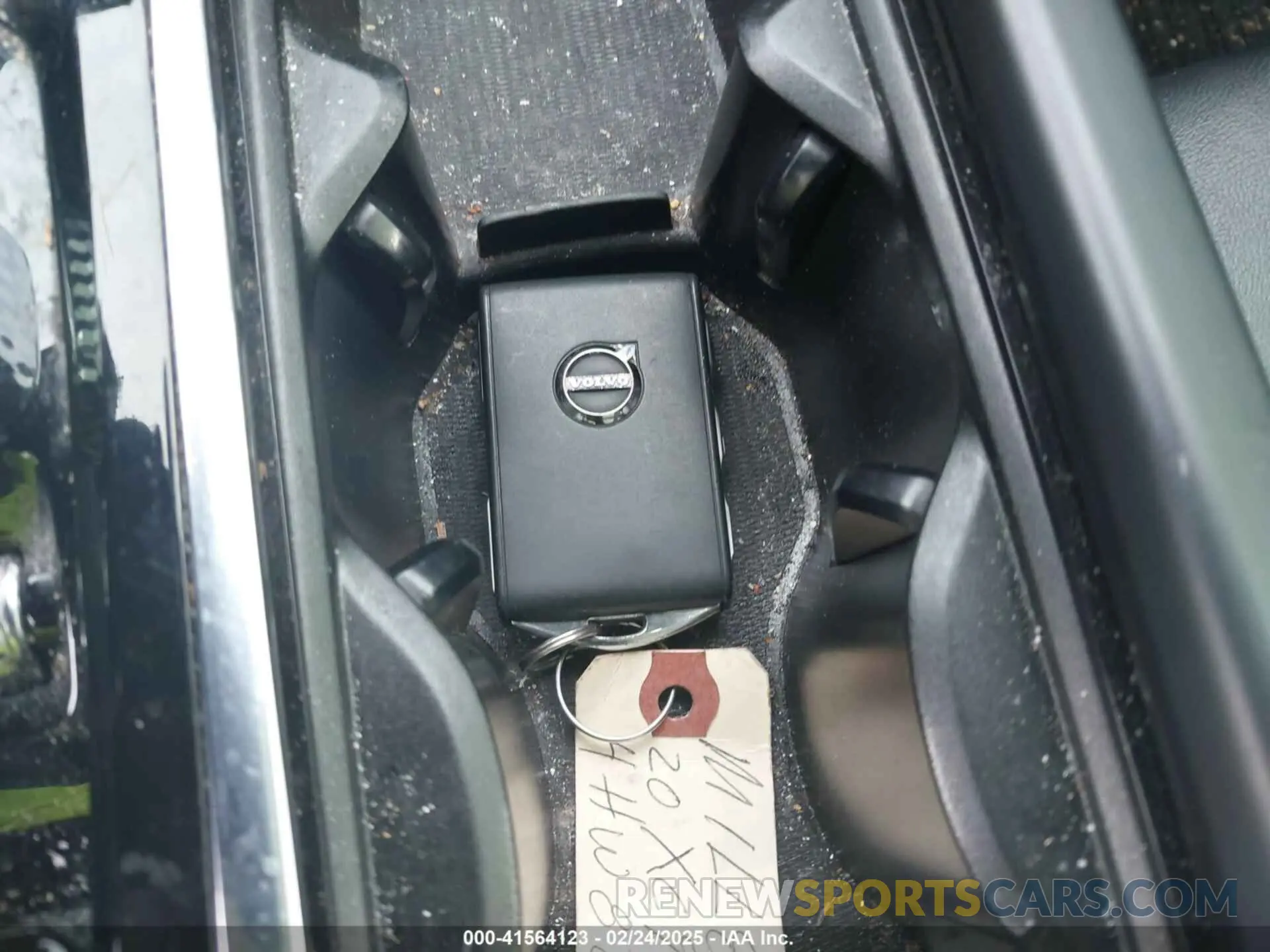 11 Photograph of a damaged car YV4102PK7L1568457 VOLVO XC90 2020