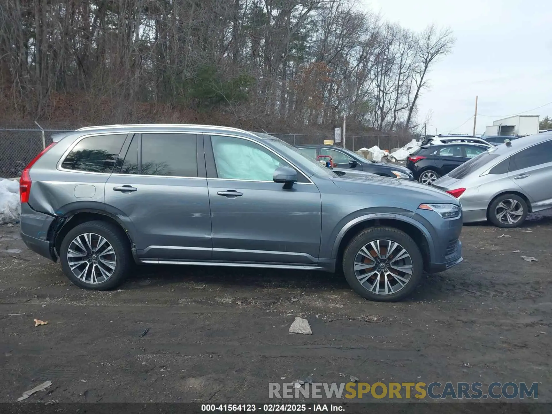 13 Photograph of a damaged car YV4102PK7L1568457 VOLVO XC90 2020