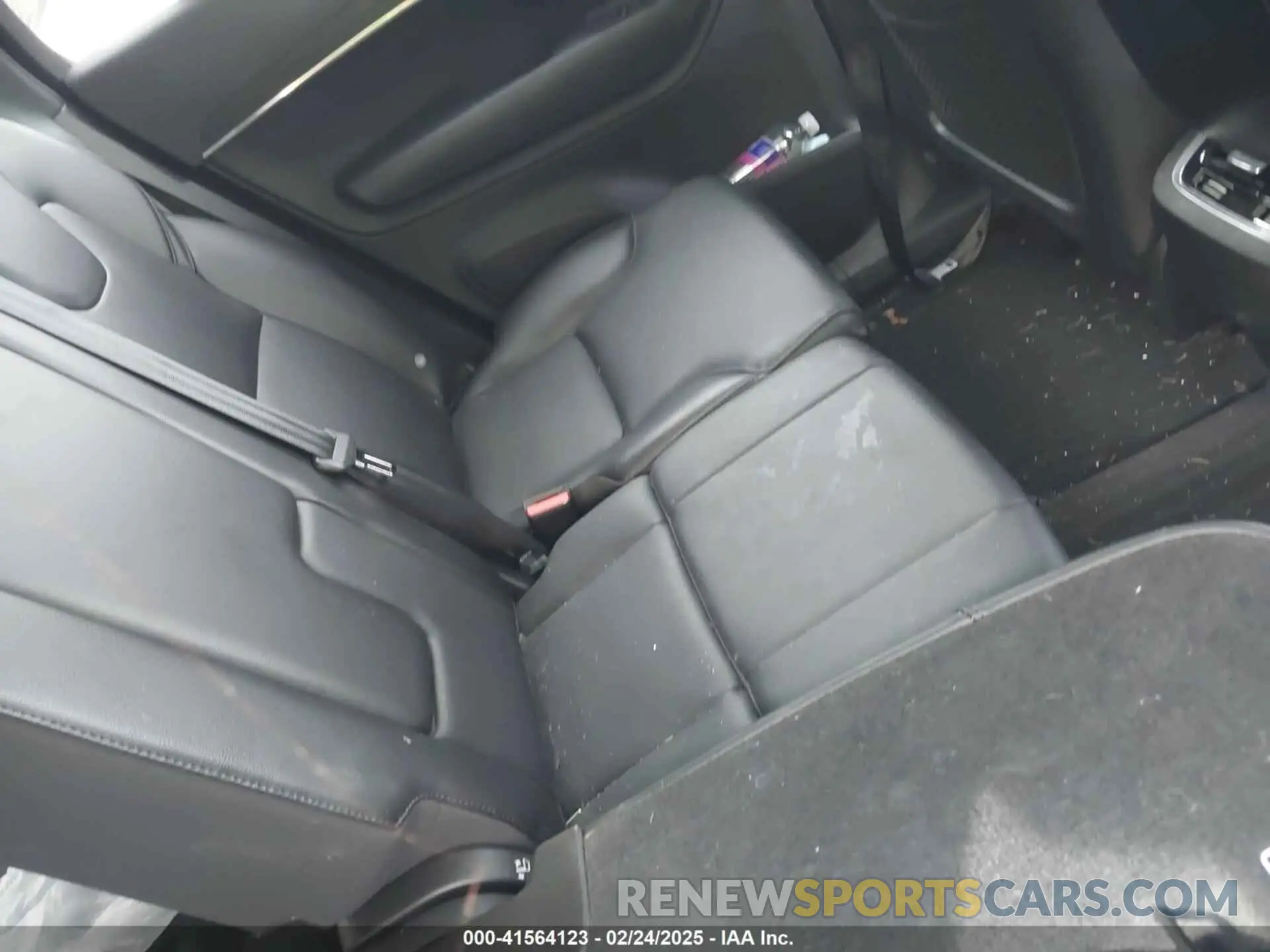 8 Photograph of a damaged car YV4102PK7L1568457 VOLVO XC90 2020