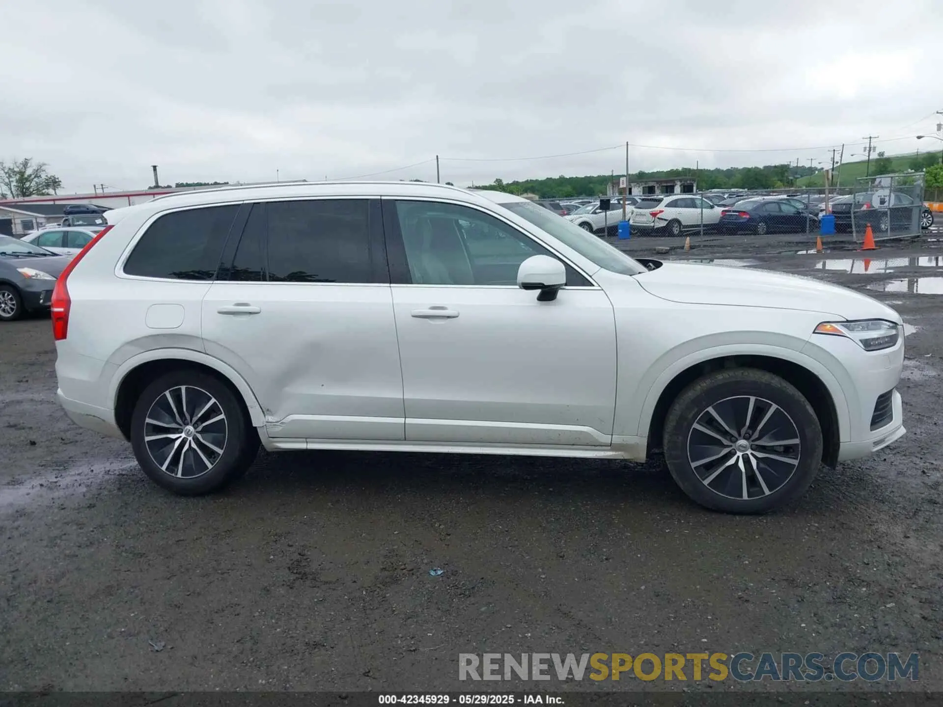 13 Photograph of a damaged car YV4102PK9L1614676 VOLVO XC90 2020