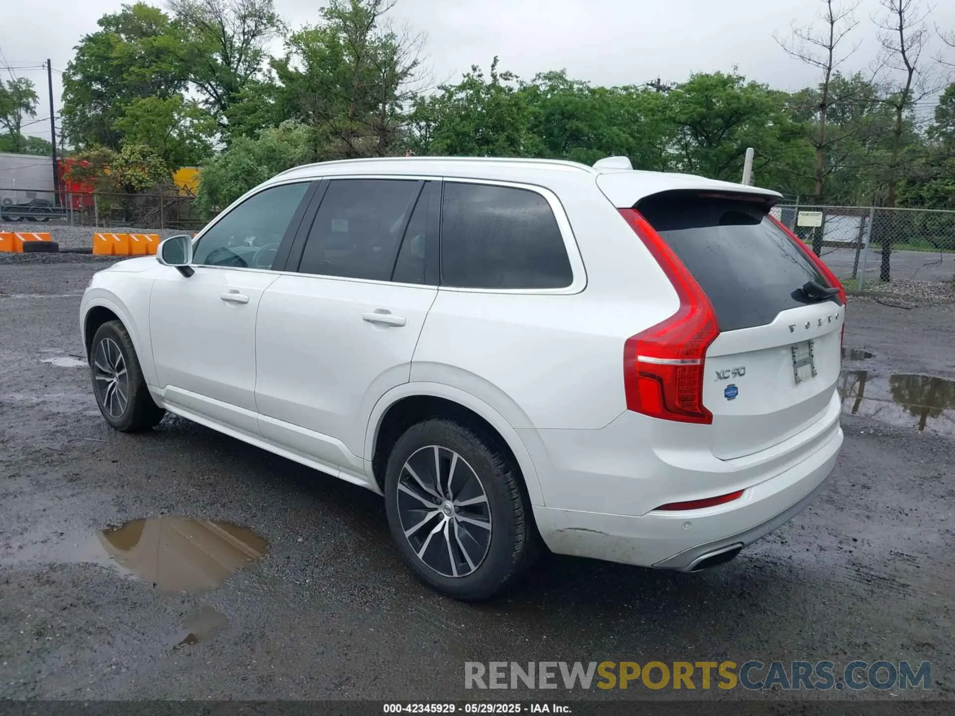 3 Photograph of a damaged car YV4102PK9L1614676 VOLVO XC90 2020