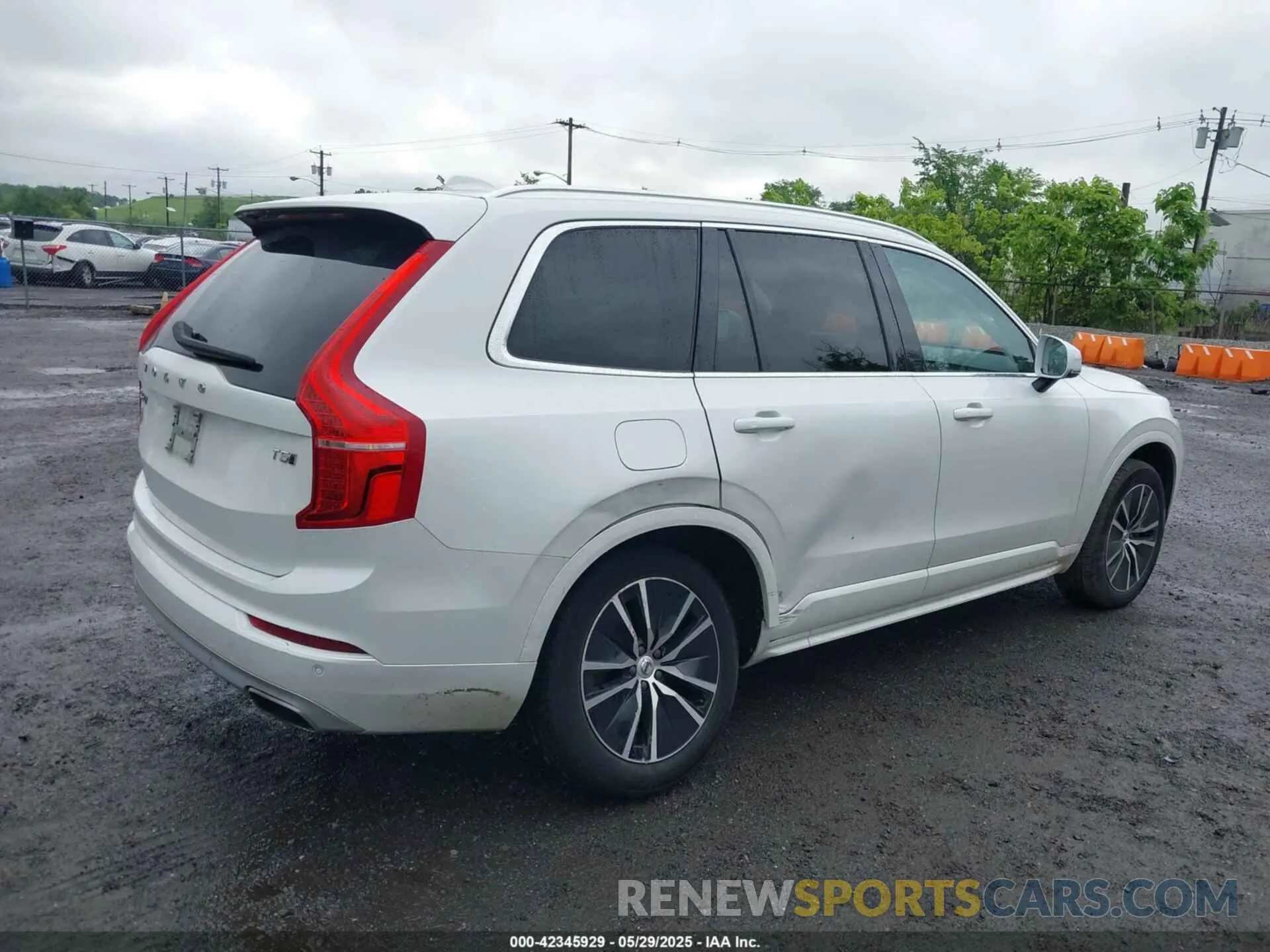 4 Photograph of a damaged car YV4102PK9L1614676 VOLVO XC90 2020