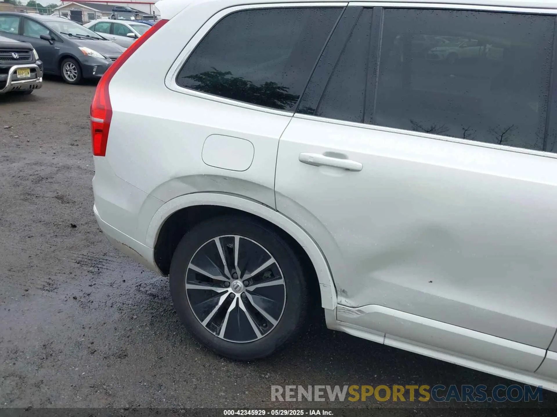 6 Photograph of a damaged car YV4102PK9L1614676 VOLVO XC90 2020