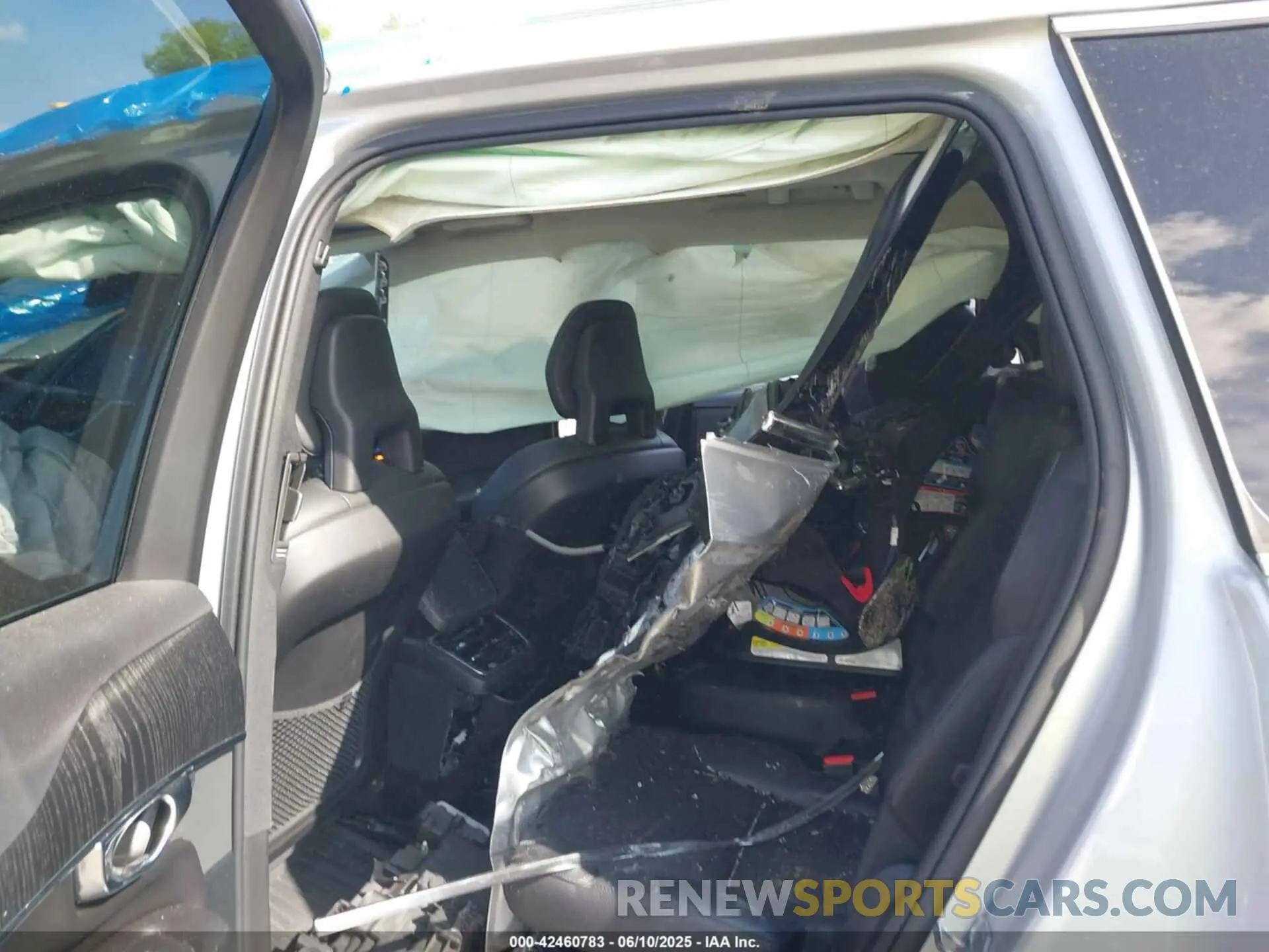 8 Photograph of a damaged car YV4A221K6L1557582 VOLVO XC90 2020