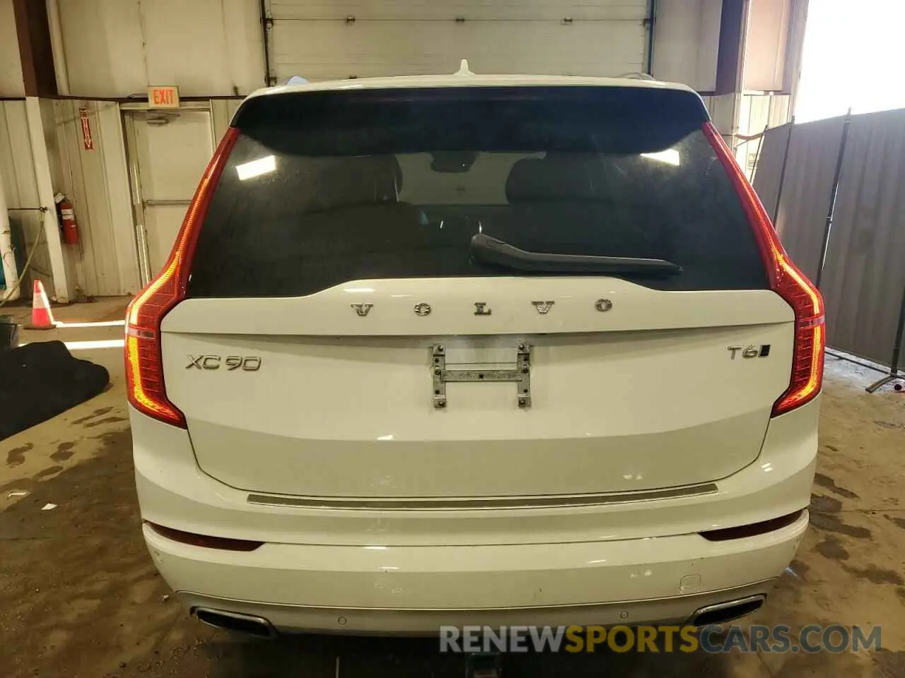 6 Photograph of a damaged car YV4A221K9L1567975 VOLVO XC90 2020