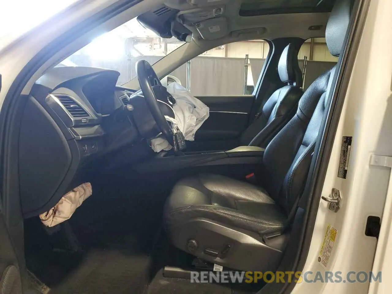 7 Photograph of a damaged car YV4A221K9L1567975 VOLVO XC90 2020