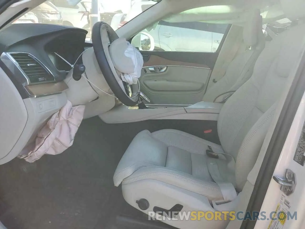 7 Photograph of a damaged car YV4A221L4L1560943 VOLVO XC90 2020