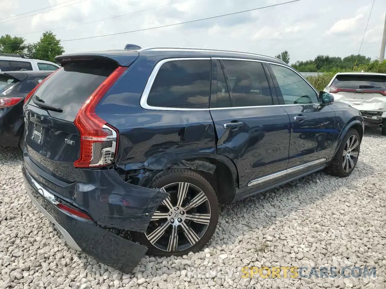 3 Photograph of a damaged car YV4A221L8L1574635 VOLVO XC90 2020