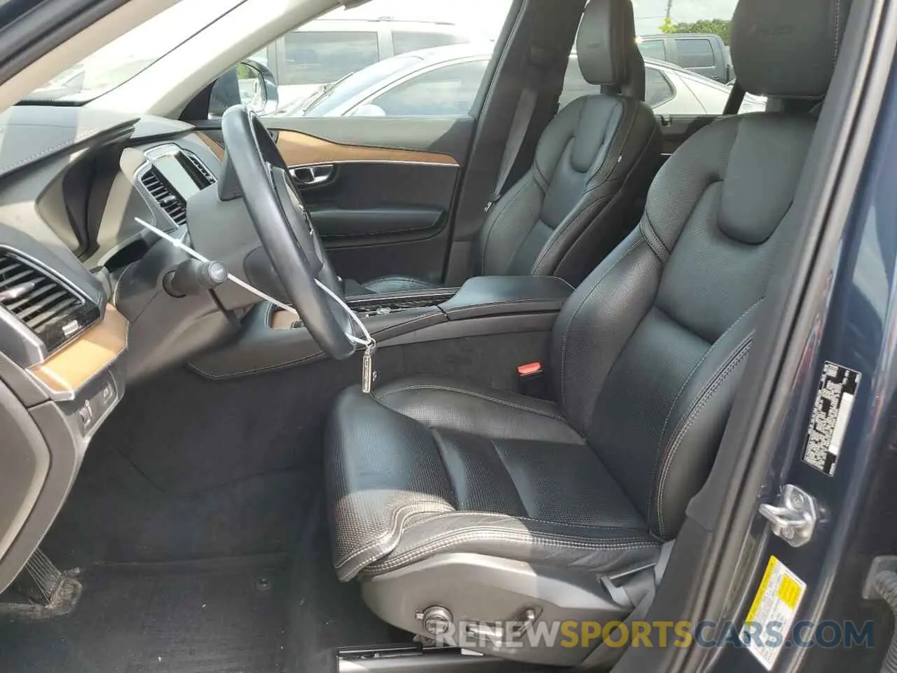 7 Photograph of a damaged car YV4A221L8L1574635 VOLVO XC90 2020