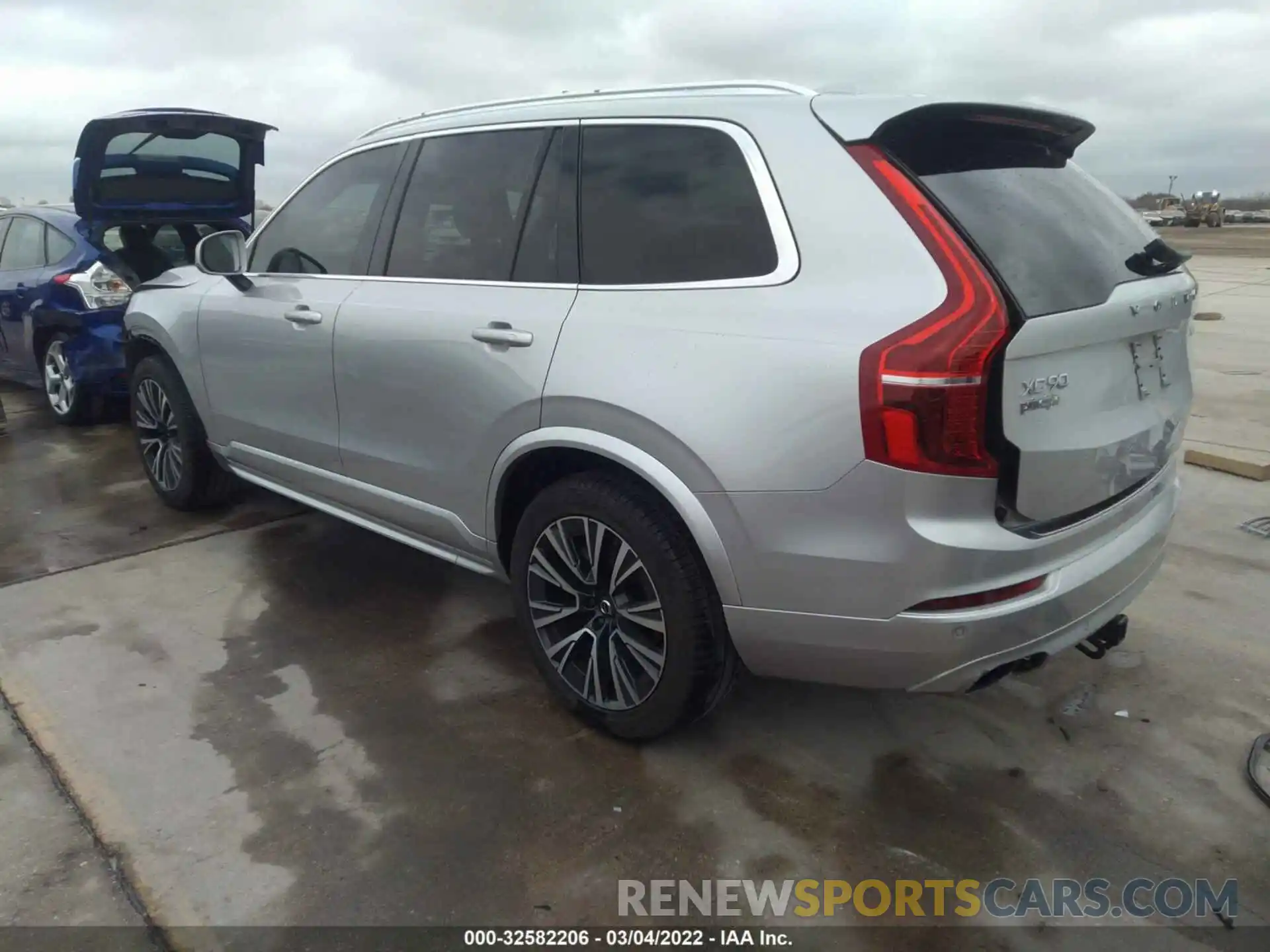 3 Photograph of a damaged car YV4A22PK0L1612390 VOLVO XC90 2020