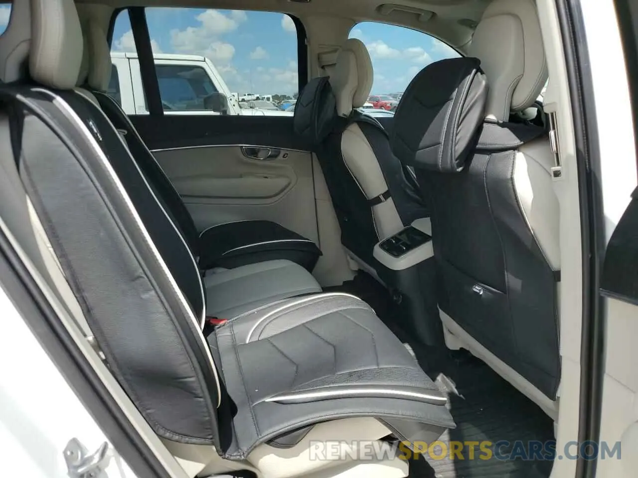 11 Photograph of a damaged car YV4A22PK1L1580968 VOLVO XC90 2020