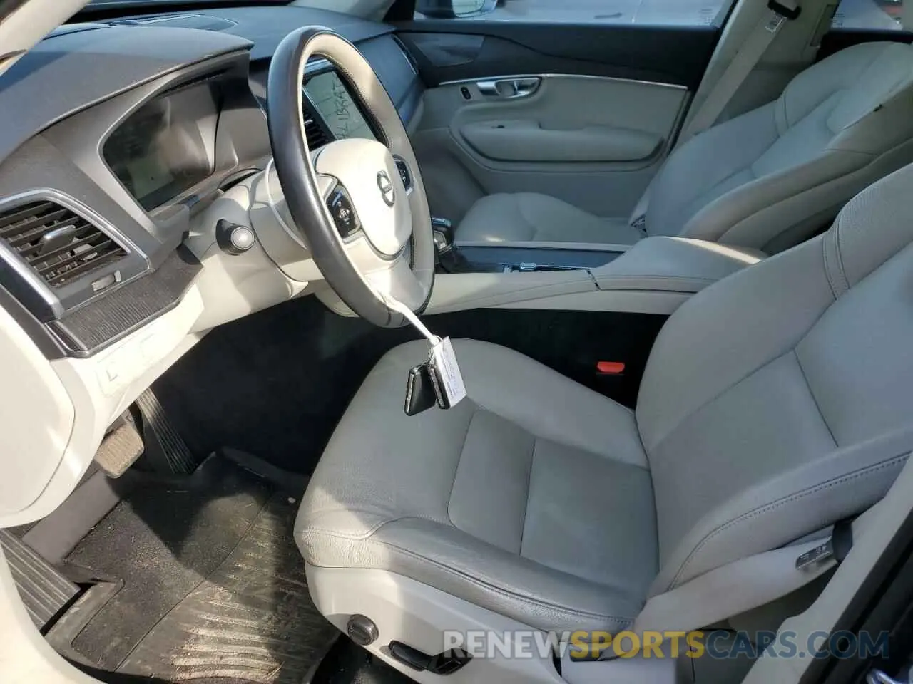 7 Photograph of a damaged car YV4A22PK7L1550857 VOLVO XC90 2020