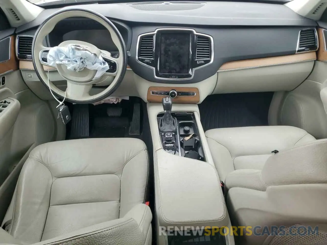 8 Photograph of a damaged car YV4A22PK7L1561860 VOLVO XC90 2020