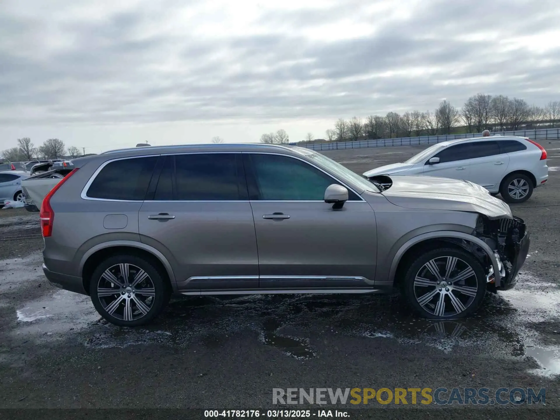 13 Photograph of a damaged car YV4A22PL6L1536649 VOLVO XC90 2020