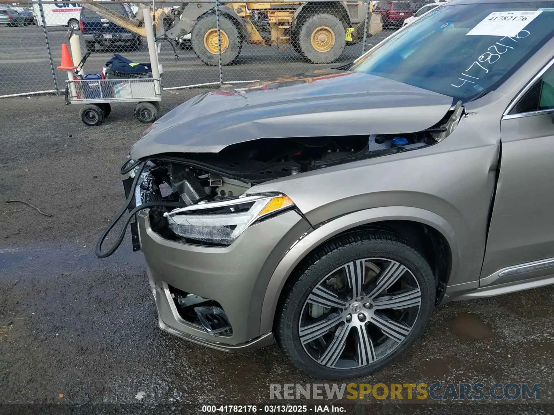 17 Photograph of a damaged car YV4A22PL6L1536649 VOLVO XC90 2020