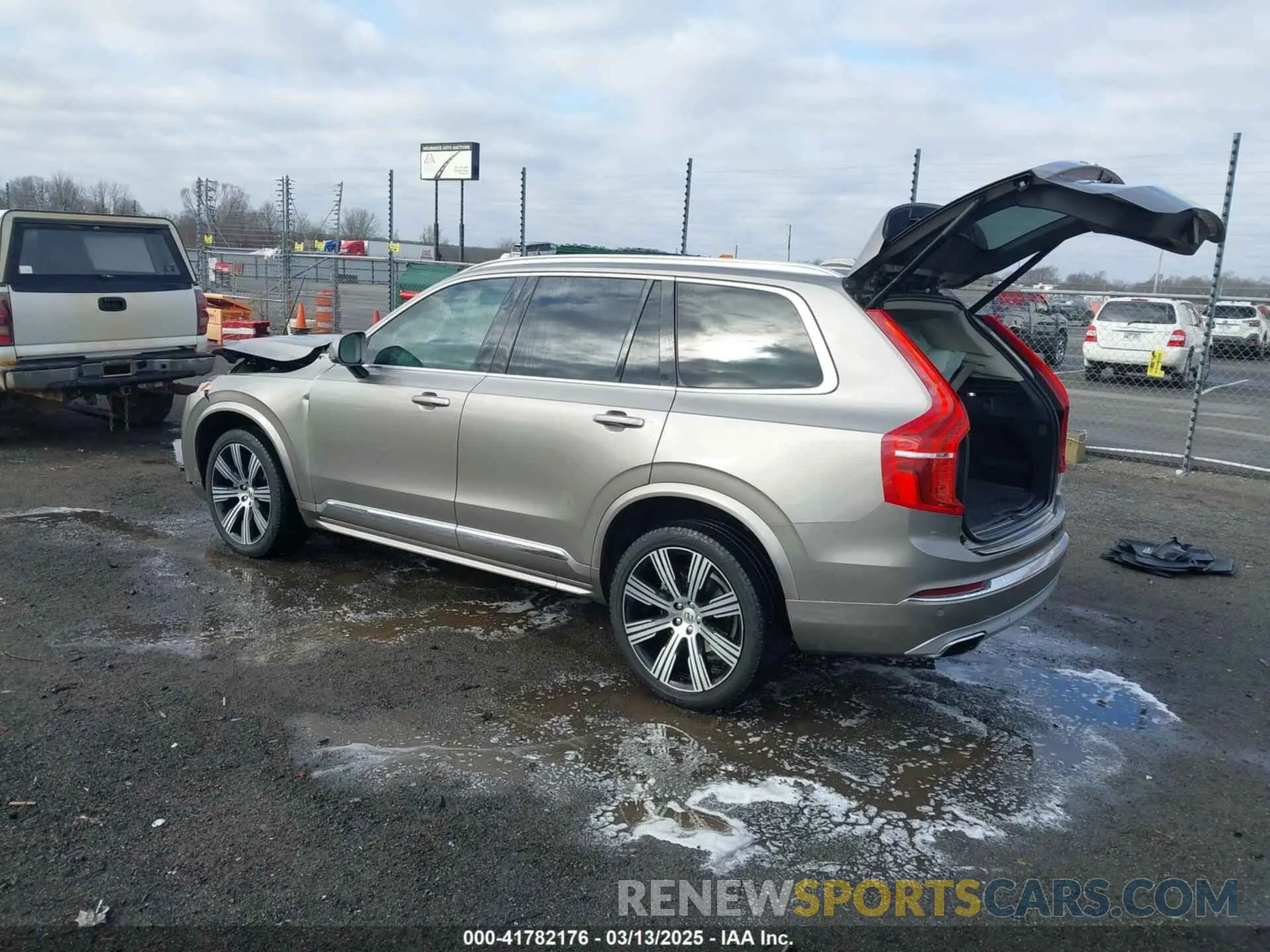 3 Photograph of a damaged car YV4A22PL6L1536649 VOLVO XC90 2020