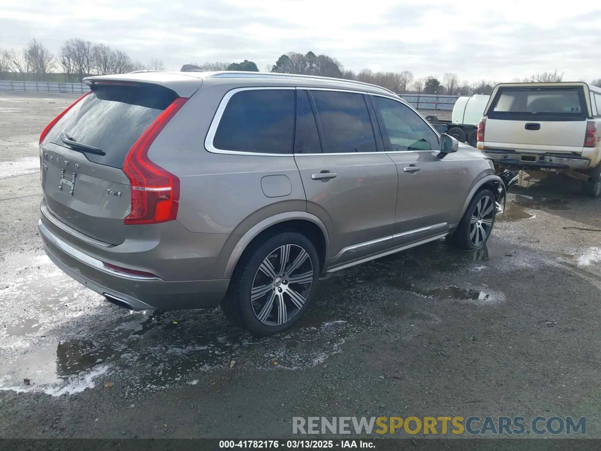 4 Photograph of a damaged car YV4A22PL6L1536649 VOLVO XC90 2020