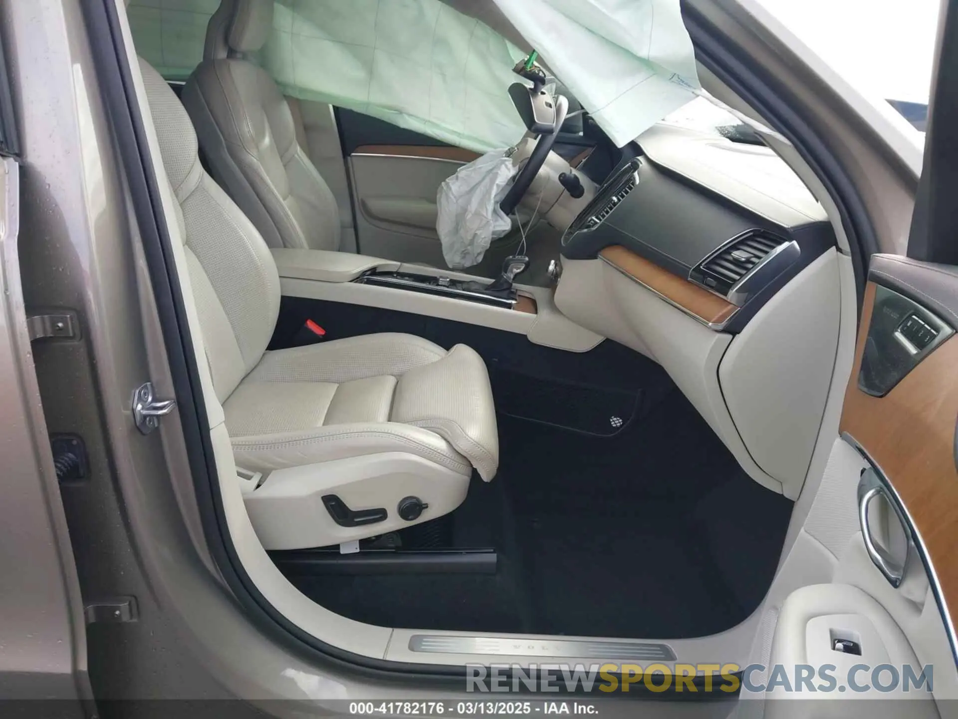 5 Photograph of a damaged car YV4A22PL6L1536649 VOLVO XC90 2020