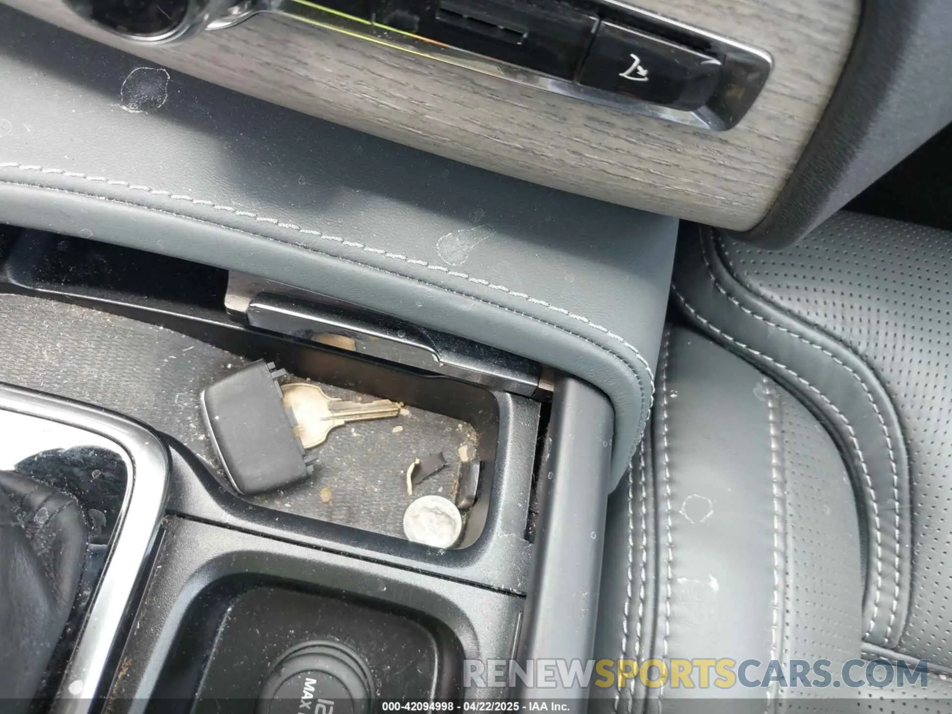 11 Photograph of a damaged car YV4A22PL9L1583593 VOLVO XC90 2020