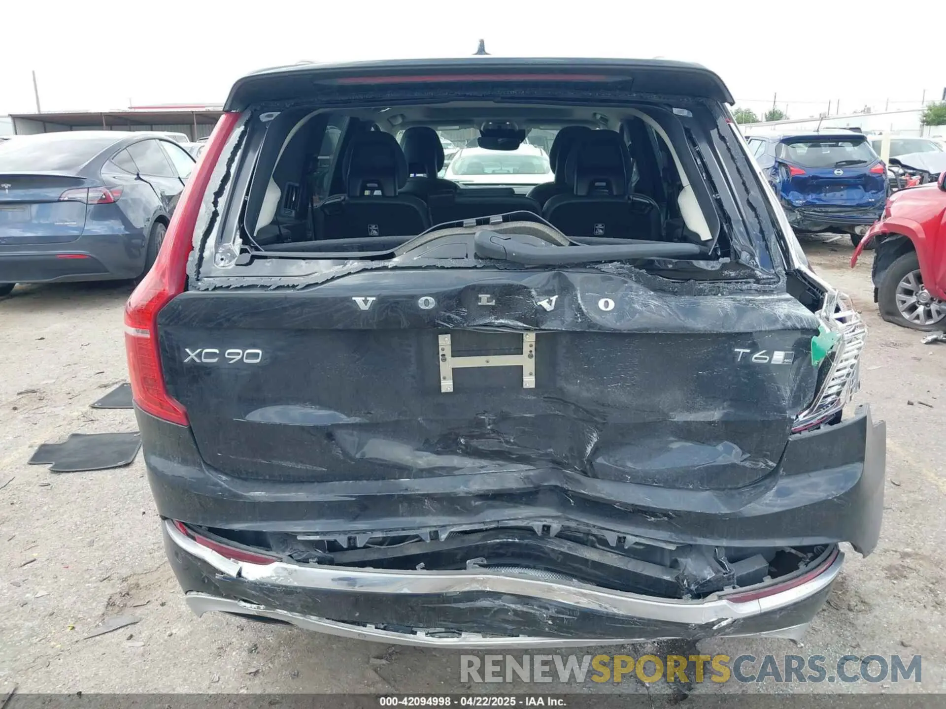16 Photograph of a damaged car YV4A22PL9L1583593 VOLVO XC90 2020