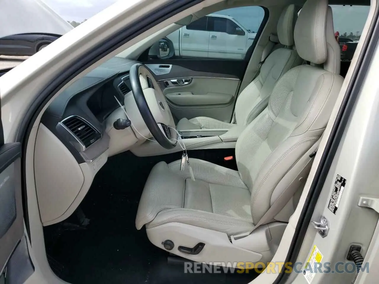 7 Photograph of a damaged car YV4BR00L2L1576709 VOLVO XC90 2020
