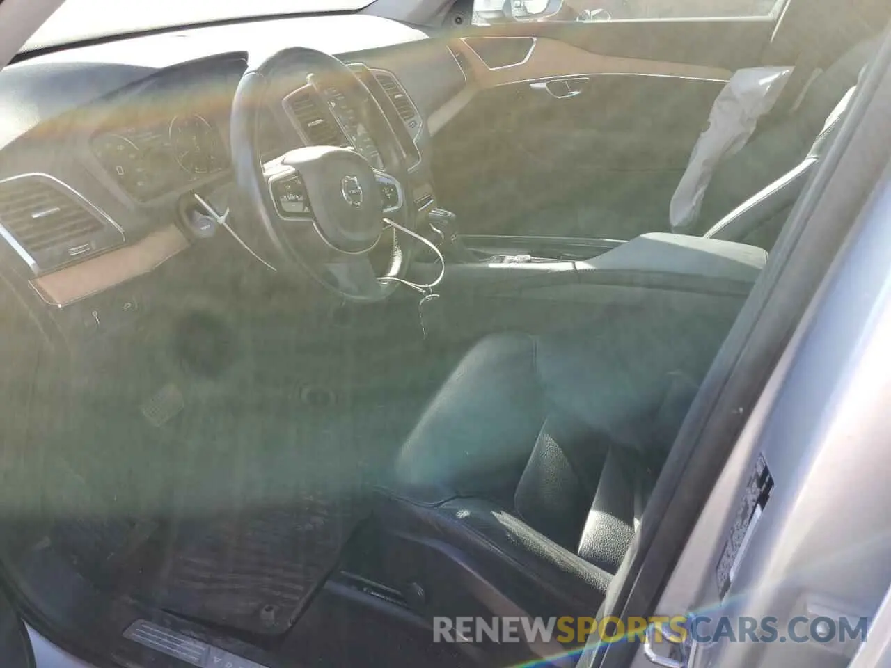 7 Photograph of a damaged car YV4102CK1M1687063 VOLVO XC90 2021