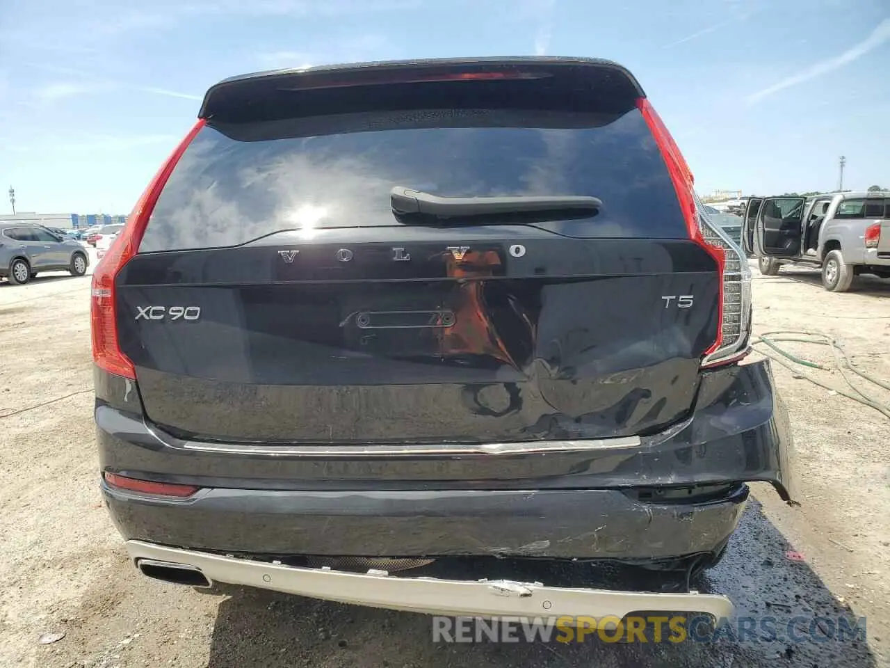 6 Photograph of a damaged car YV4102CK2M1756066 VOLVO XC90 2021