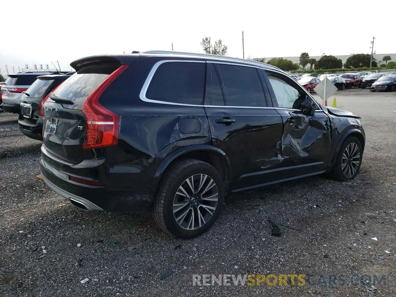 4 Photograph of a damaged car YV4102CK2M1756570 VOLVO XC90 2021