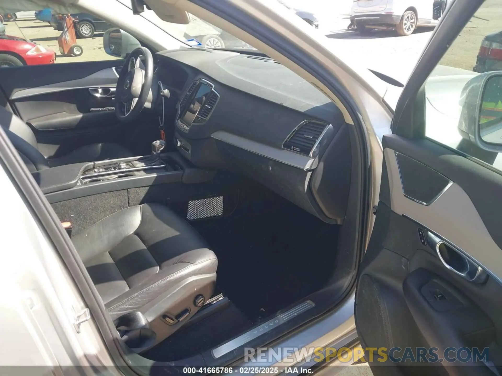 5 Photograph of a damaged car YV4102CK6M1695076 VOLVO XC90 2021